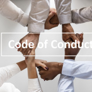 Hände, die einander halten als Sinnbild für Code of Conduct