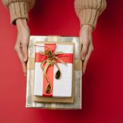 Sinnbild mit Geschenken für die Compliance-Falle Geschenke und Einladungen
