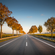 Foto von einer Straße als Sinnbild für den Weg, den man beschreitet, um ein Ziel zu erreichen.